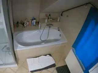 Camsoda Private Sex Chat of voyeurcam-julmodels-bath-2nd-1