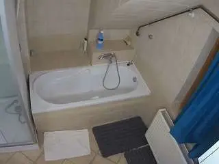 Camsoda Nude Webcam of voyeurcam-julmodels-bath-2nd-1