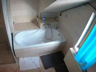 Camsoda Adult Webcam of voyeurcam-julmodels-bath-2nd-1