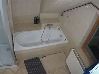 Camsoda Nude Webcam of voyeurcam-julmodels-bath-2nd-1