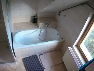 voyeurcam-julmodels-bath-2nd-1 from camsoda