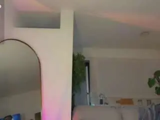 queen-violett1 from camsoda