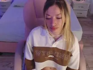 Camsoda Sex Cam of zoe-jones13