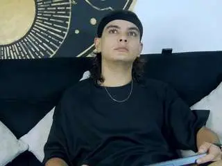 Camsoda Nude Webcam of tylerjhonsonn