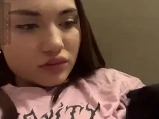 Camsoda Free Porn Cam of emikosmith