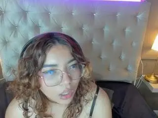 aliceevelvet from camsoda