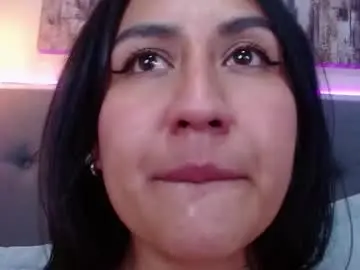 Chaturbate Live Sex Cam of mia_ayra