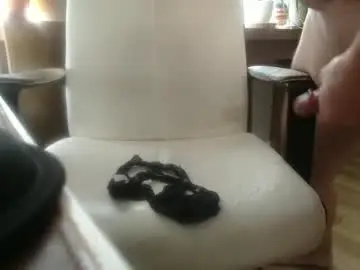 Chaturbate Watch Live Sex Cams of broken_37