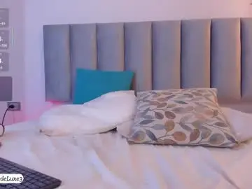 Chaturbate Live Sex Cam of emely_deluxe