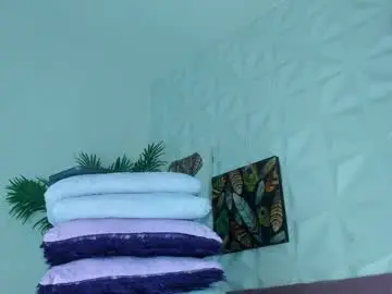 Chaturbate Live Sex Cam of hellen_sky_