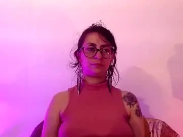 Chaturbate Live Sex Cam of serena_xyz