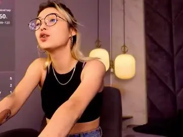 Chaturbate Live Sex Cam of alysiasun