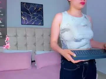 Chaturbate Live Sex Cam of lilie_petite