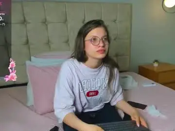 Chaturbate Live Sex Cam of lilie_petite