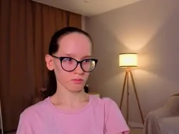 Chaturbate Live Sex Cam of lynettebails