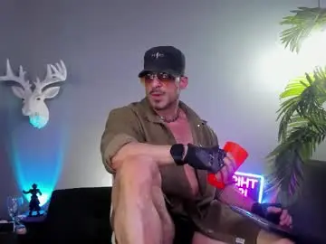 Chaturbate Live Porn of dennis_cox_