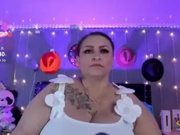 Chaturbate Live Sex Cam of ivonnee17_