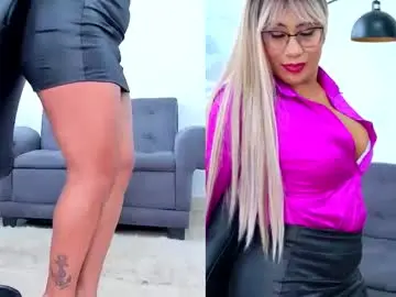 Chaturbate Watch Live Sex Cams of mia_hotwife