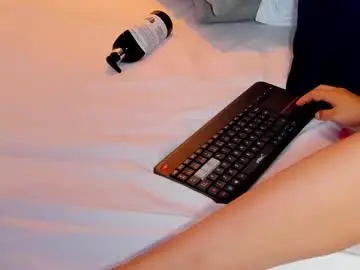 Chaturbate Live Sex Cam of ariadelune7