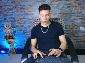 Chaturbate Watch Live Sex Cams of maykol_victoria