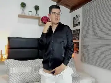 Chaturbate Live Sex Cam of dylan_santiago