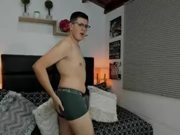 Chaturbate Best live sex cam show of dylan_santiago