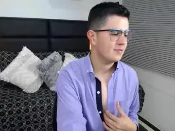 Chaturbate Live Porn of dylan_santiago