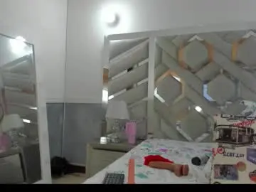 Chaturbate Sex Cam of ebonysquirtcol