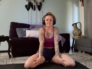 Chaturbate Live Sex Cam of goddess_ginger_333