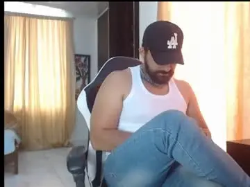 Chaturbate Best live sex cam show of aronmiller404