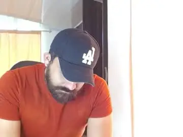 Chaturbate Live Sex Cam of aronmiller404