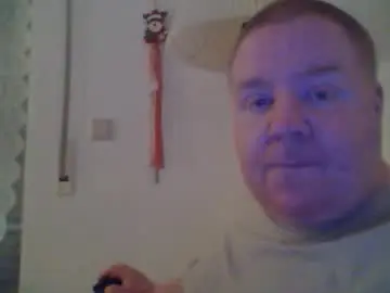 Chaturbate Live Sex Cam of chubby_david