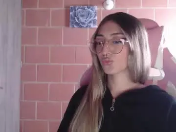 Chaturbate Live Porn of andrea_camila