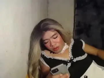 Chaturbate Live Sex Cam of christinakissxxx