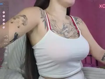 Chaturbate Live Sex Cam of lil_luna_x