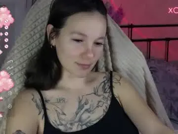 Chaturbate Live Sex Cam of lil_luna_x