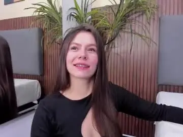 Chaturbate Live Sex Cam of emillyharper_