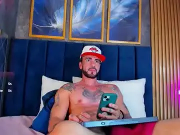 Chaturbate Live Sex Cam of darwin_horny