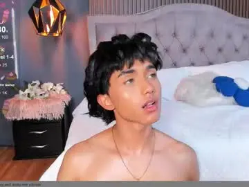 Chaturbate Live Sex Cam of noa_03