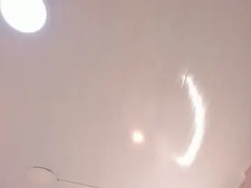 Chaturbate Live Sex Cam of mia_kisses2