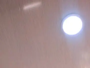 Chaturbate Live Sex Cam of mia_kisses2