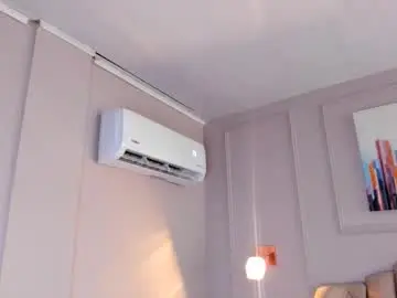 Chaturbate Nude Webcam of mia_kisses2