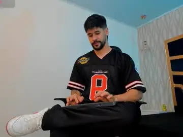 Chaturbate Free Porn Cam of petesevans_1