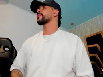 Chaturbate Adult Webcams of petesevans_1