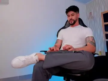 Chaturbate Watch Live Sex Cams of petesevans_1