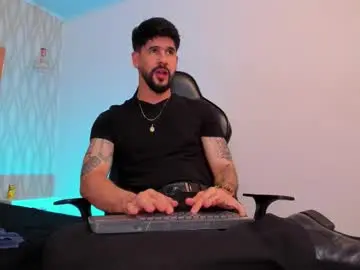 Chaturbate Live Sex Cam of petesevans_1