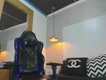 Chaturbate Live Sex Cam of dusan_grey