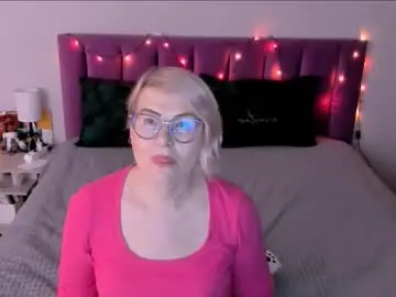 Chaturbate Adult Video Chat of sabrinamacmarren