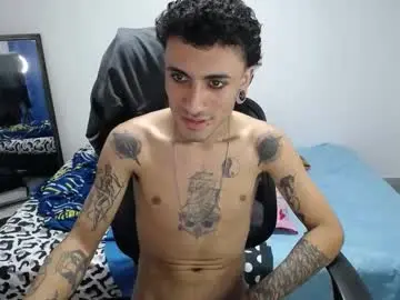 Chaturbate Live Sex Cam of present_the_magic