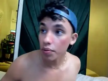 Chaturbate Live Sex Cam of wildboy22_